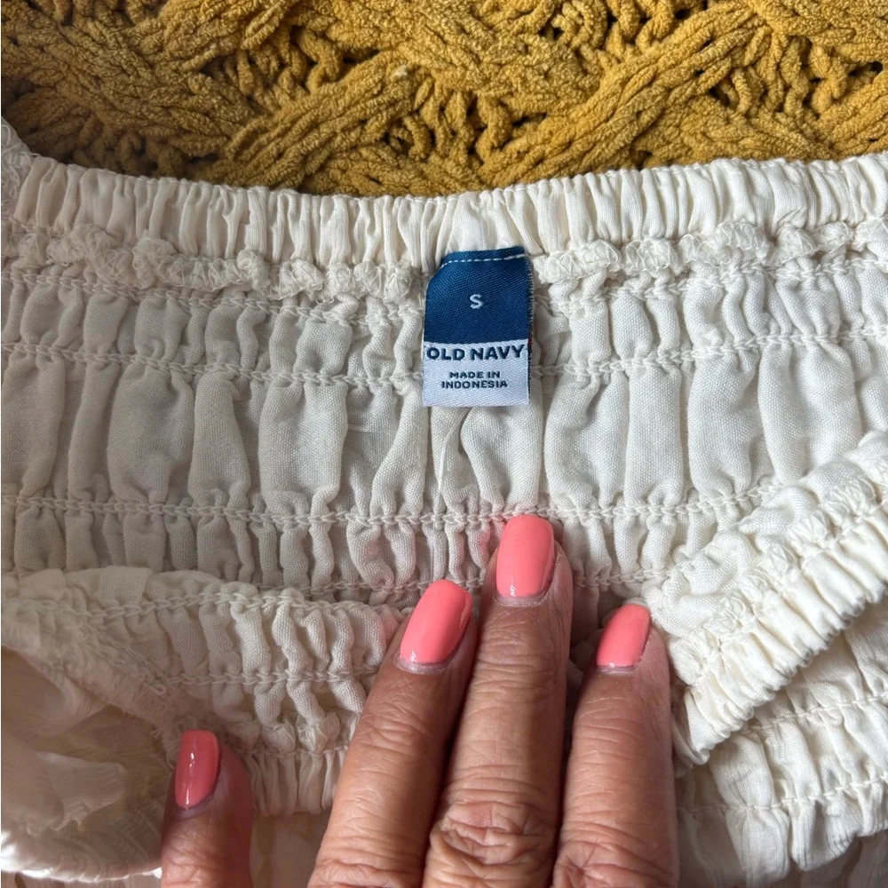 NWT Old Navy Cream Smocked Puff Sleeve Top Size‎ Small